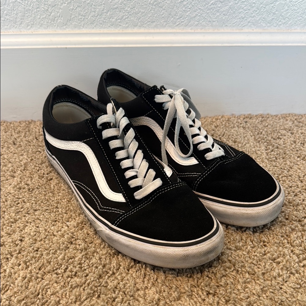 Vans Men's Black and White Sneakers